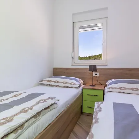 Apartment Andela 1 *